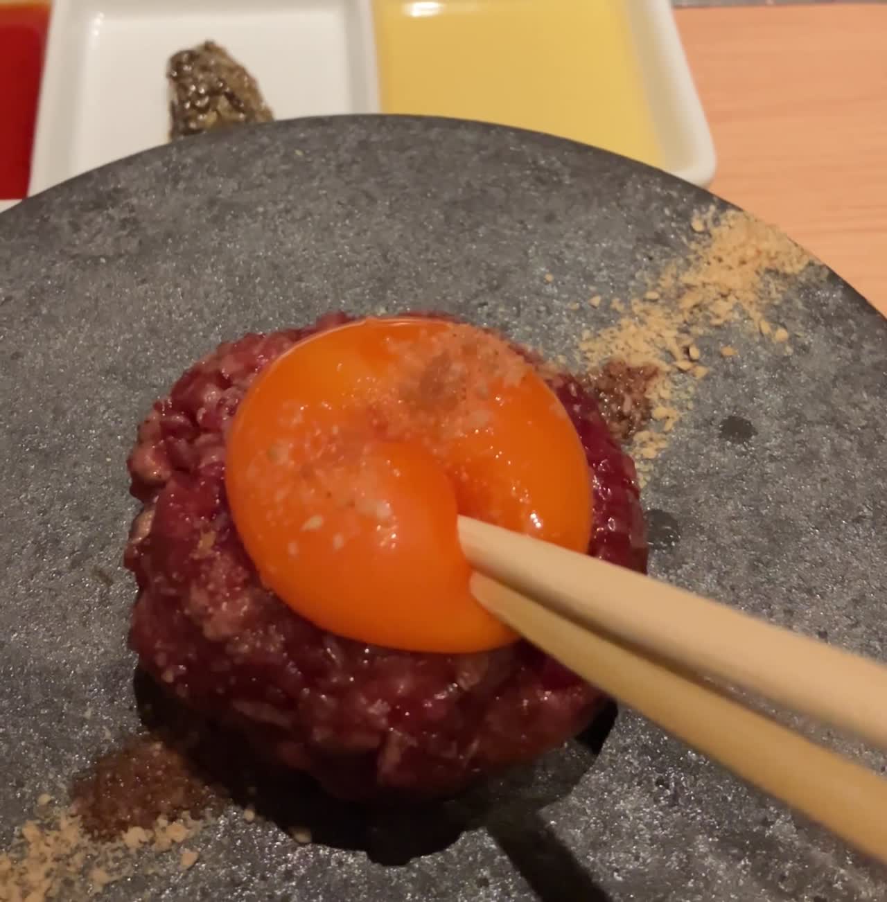 炙りユッケが絶品焼肉｜焼肉 黒田の来店者記事